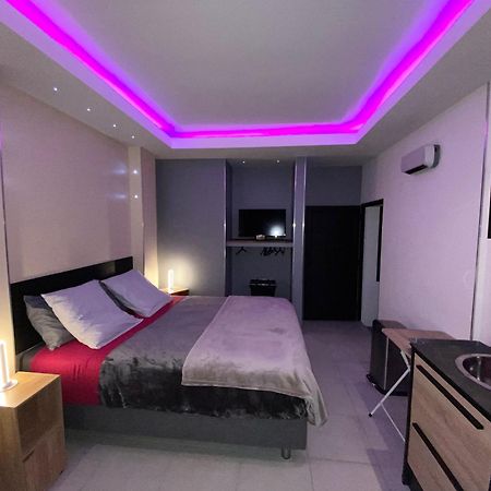 Hostal 170 Room 16 Service Appartement Ле-Тампон Экстерьер фото